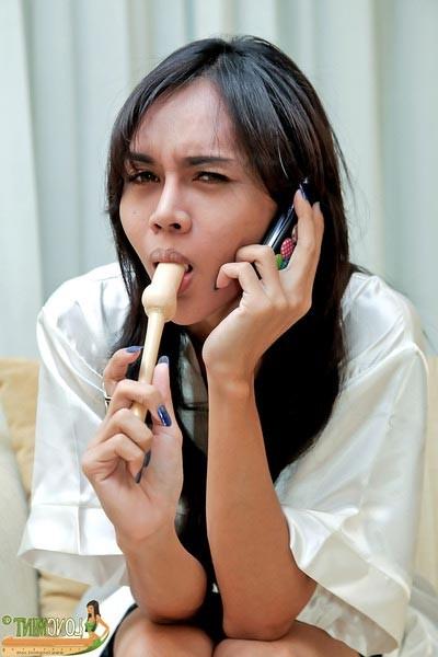 15P Asian shemale Longmint having fun with her little cock pen