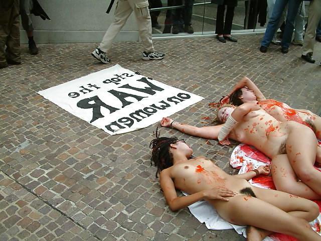 25P Random Public Nudity