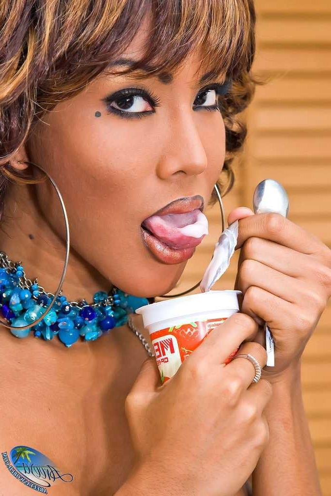 16P Hot shemale in pink playing with yogurt