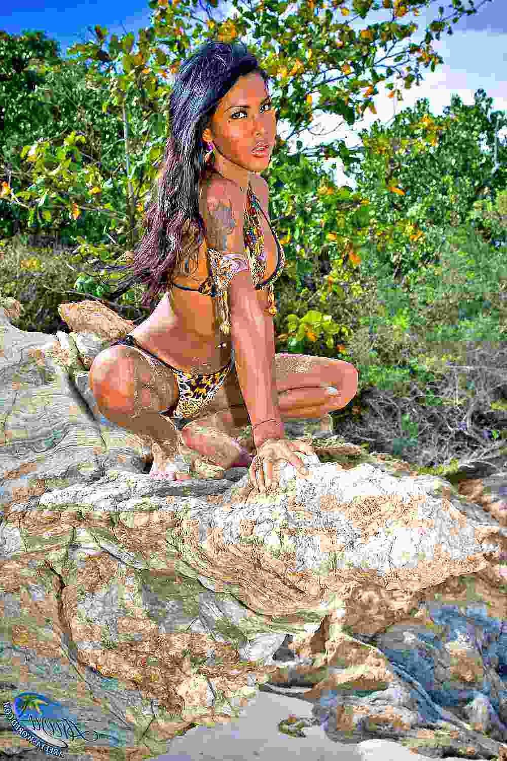 16P Gorgeous shemale in a bikini at the beach