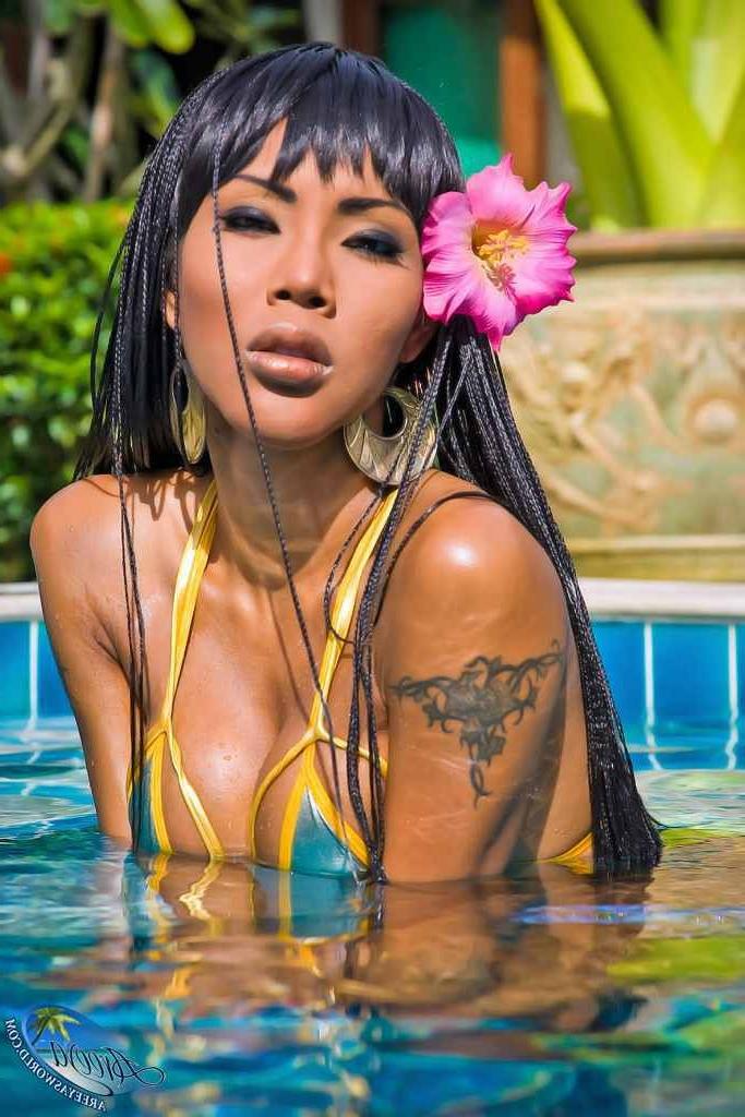 16P Hot shemale at the pool