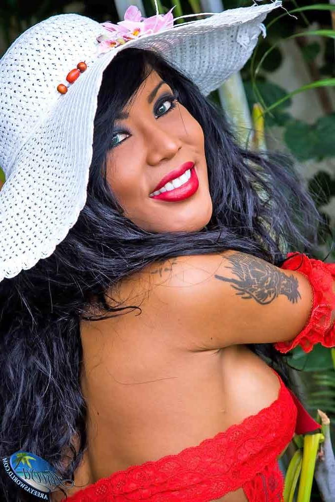 16P Smokin hot shemale posing