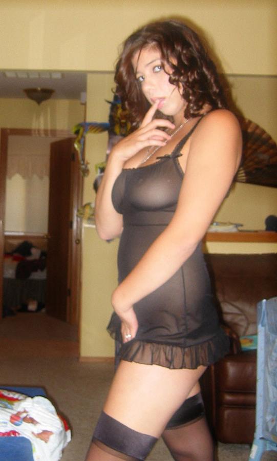 15P Latina brunette with nice tits poses in lingerie and gets naked