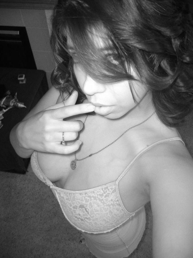 15P Latina brunette with nice tits poses in lingerie and gets naked