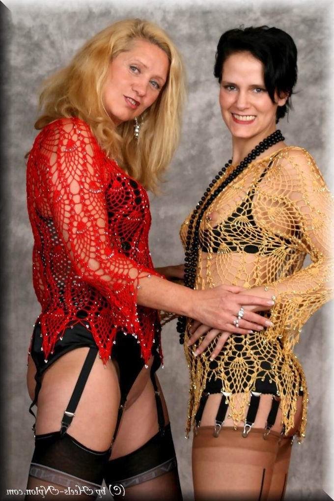 12P Two older german lesbian legs fetish lovers