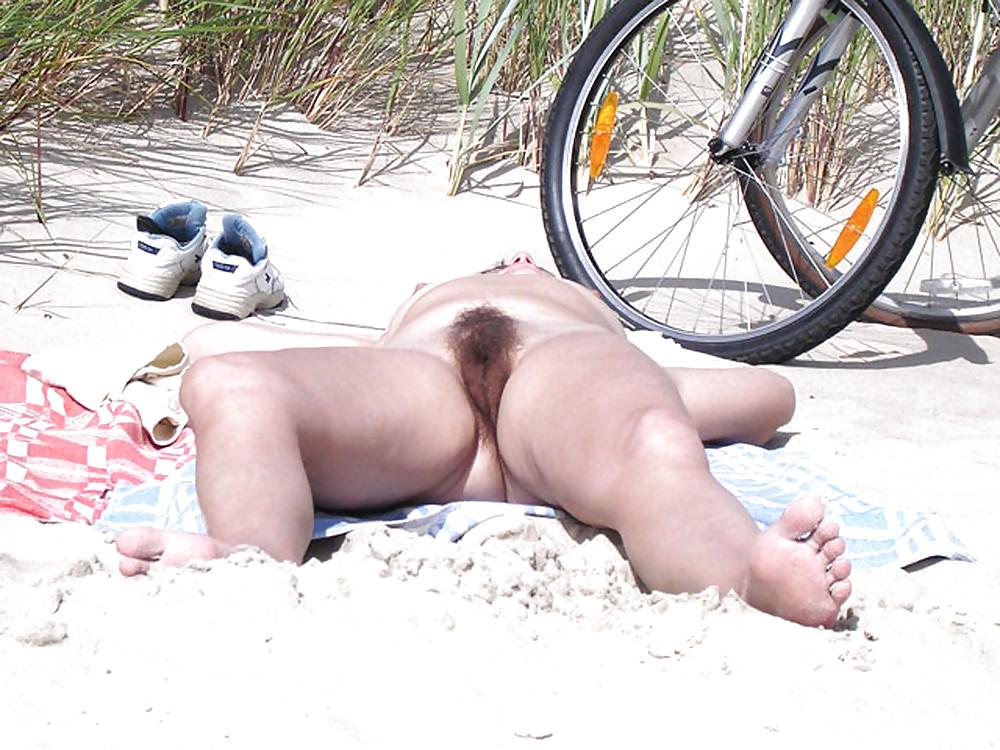 25P Beautiful Day At The Beach 2 by Voyeur TROC
