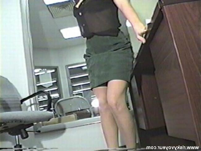 16P Risky office voyeur fun using a hidden webcam