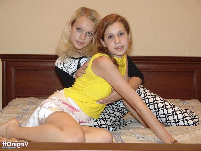 17P Two unexperienced young lezzies fingering each other in the bed