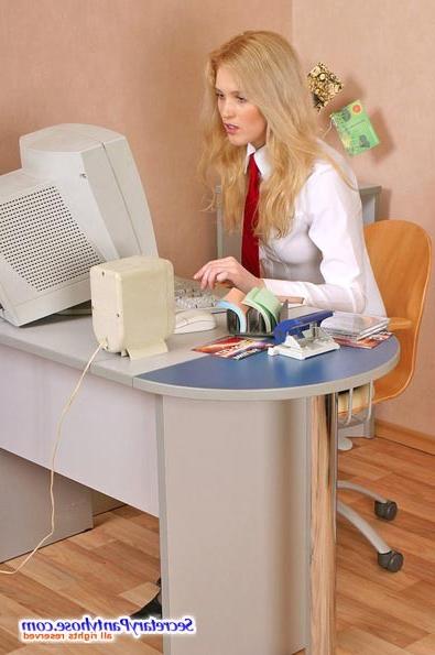 16P office lesbian secretary in pantyhose