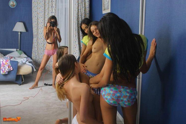 17P Bunch of young fresh girlfriends flashing nude on camera