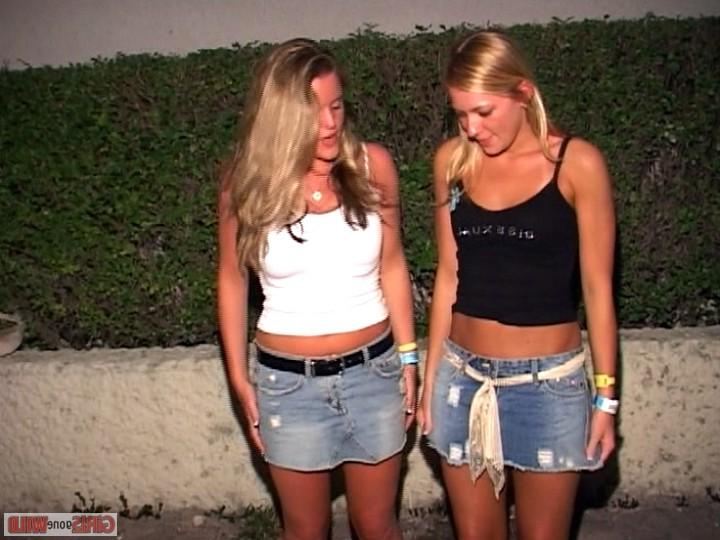10P Two friends flash and make out on camera