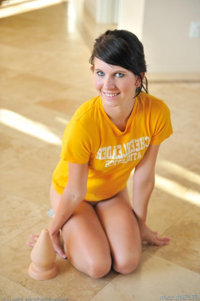 16P Amazing brunette babe fisting her pink streched pussy hard style