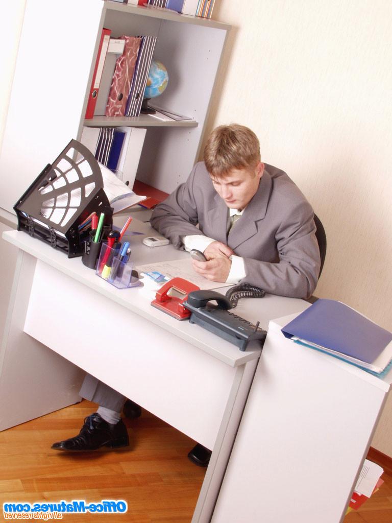 15P Businnes older woman fucked new worker at office