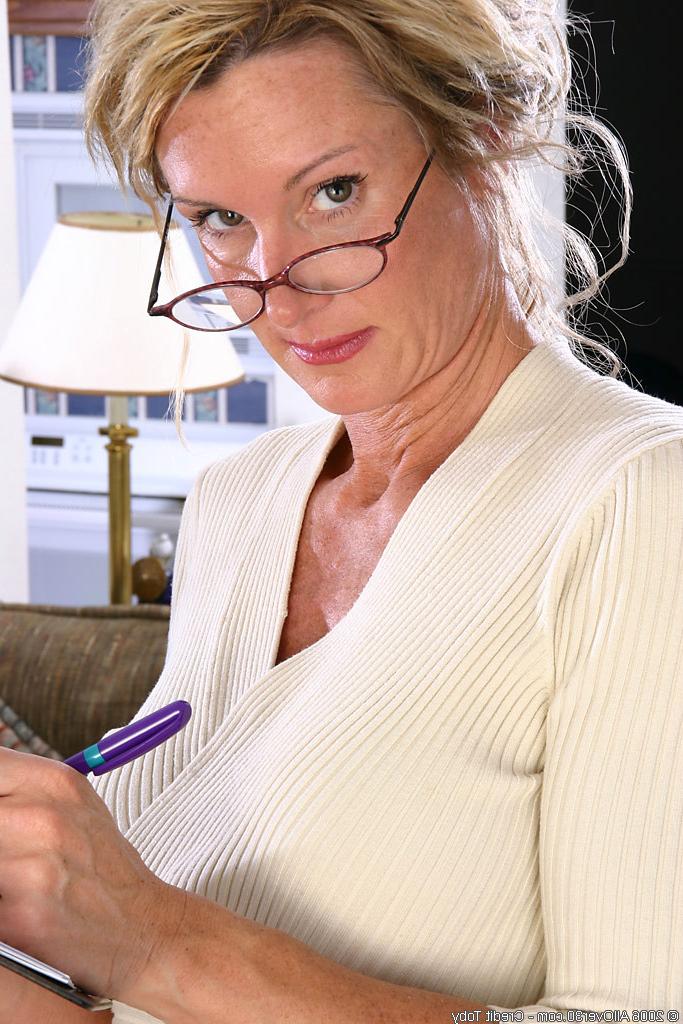16P bookish mature secretary in glasses with great tits and panties