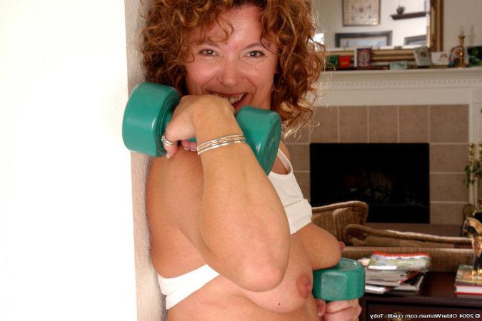 16P Foxy Fortyish Woman Exercising Naked at the Office