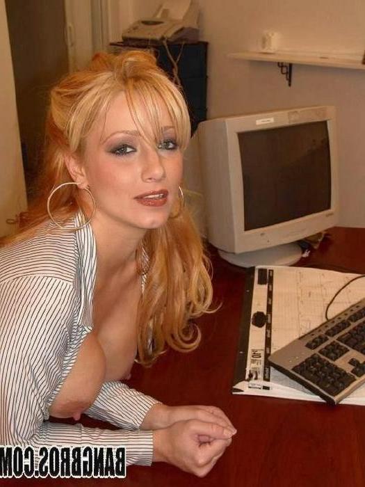 15P MILF secretary Samantha