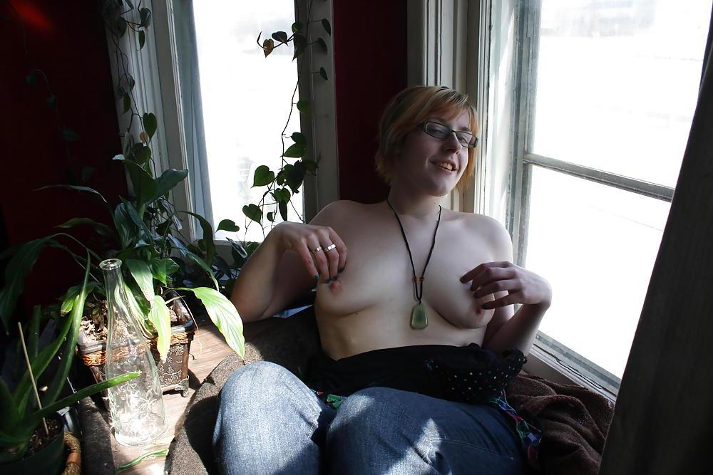 25P STRIP ON THE WINDOW...NICE TITS