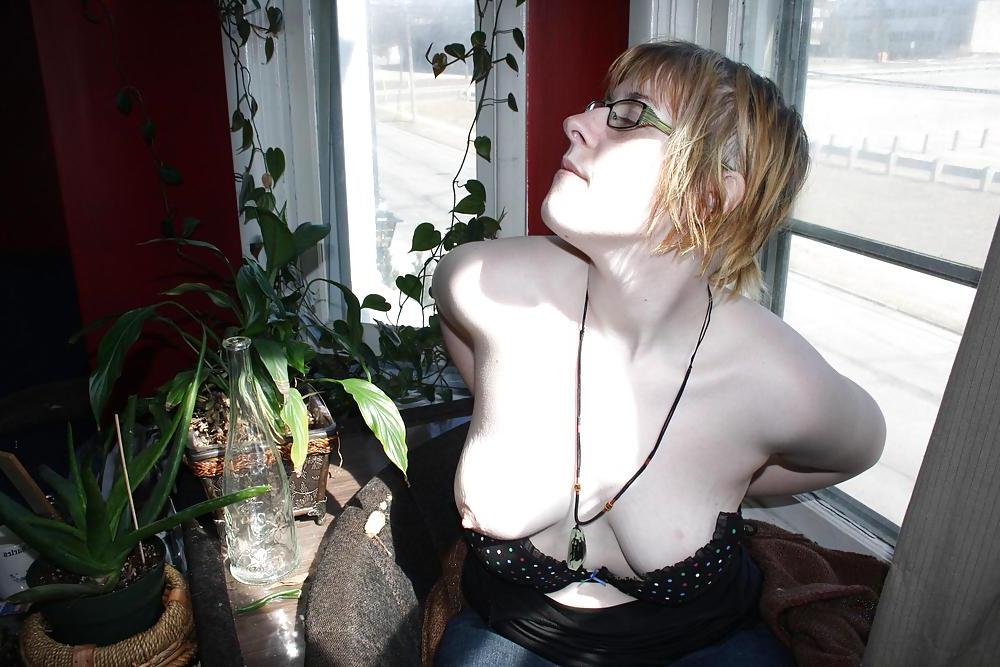 25P STRIP ON THE WINDOW...NICE TITS
