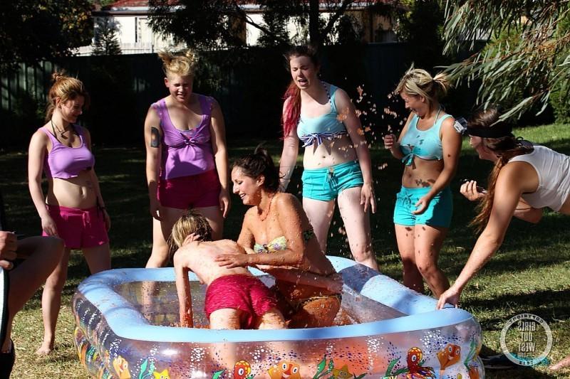 16P Jelly Wrestling