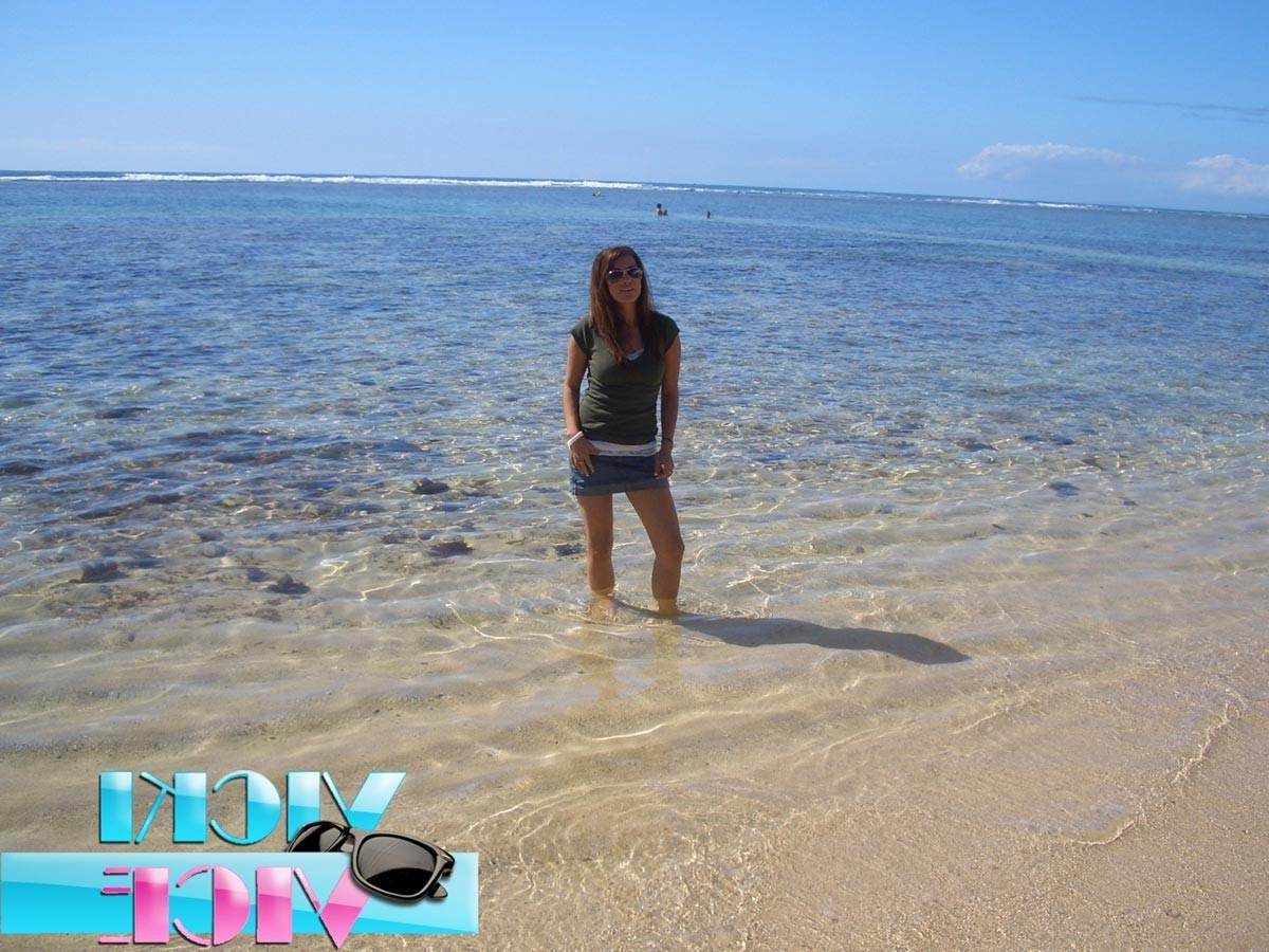 16P Candid vacation pics of teen girl