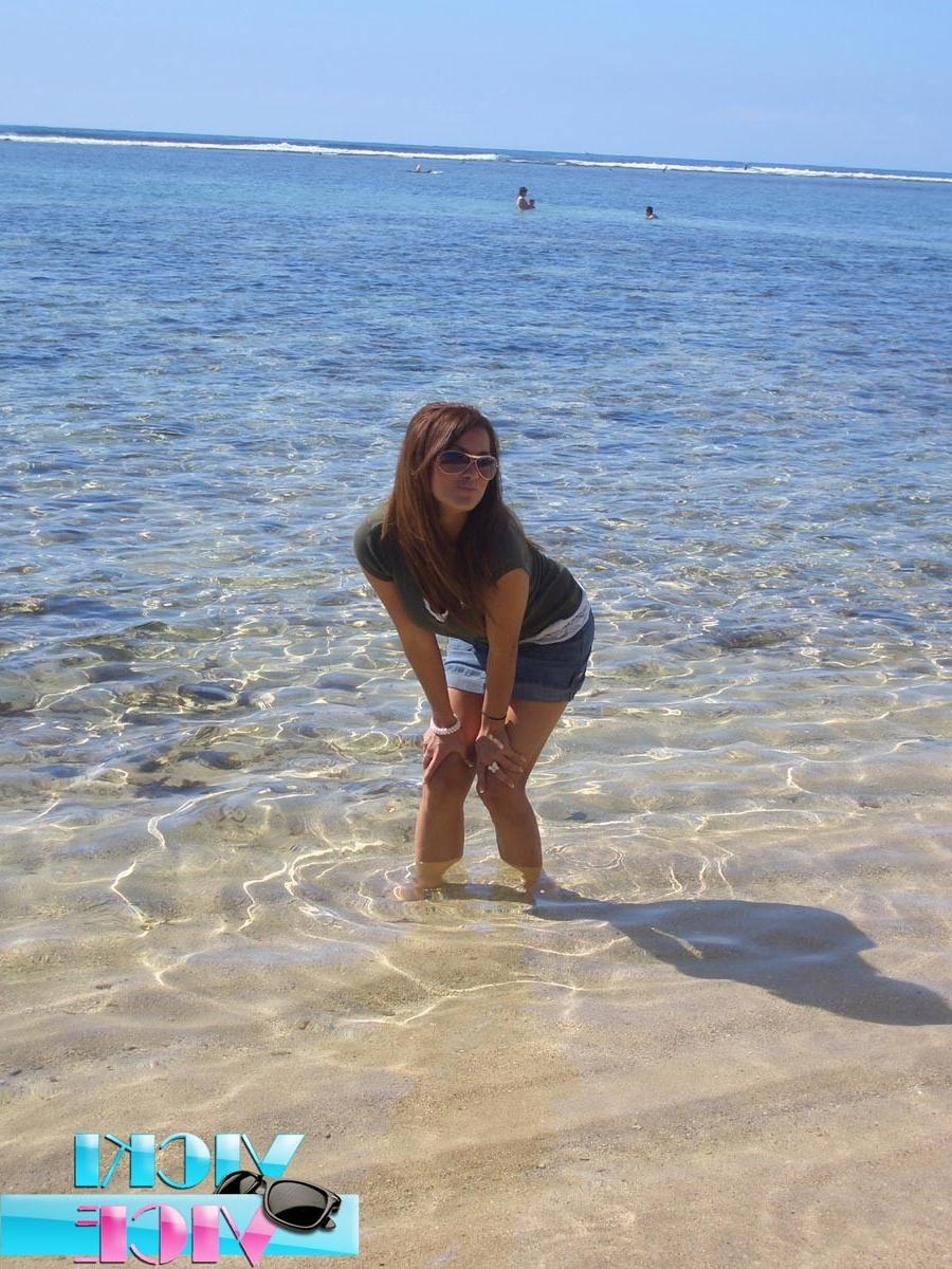 16P Candid vacation pics of teen girl