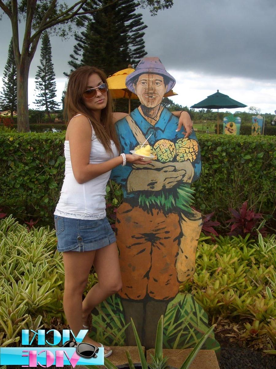 16P Candid vacation pics of teen girl