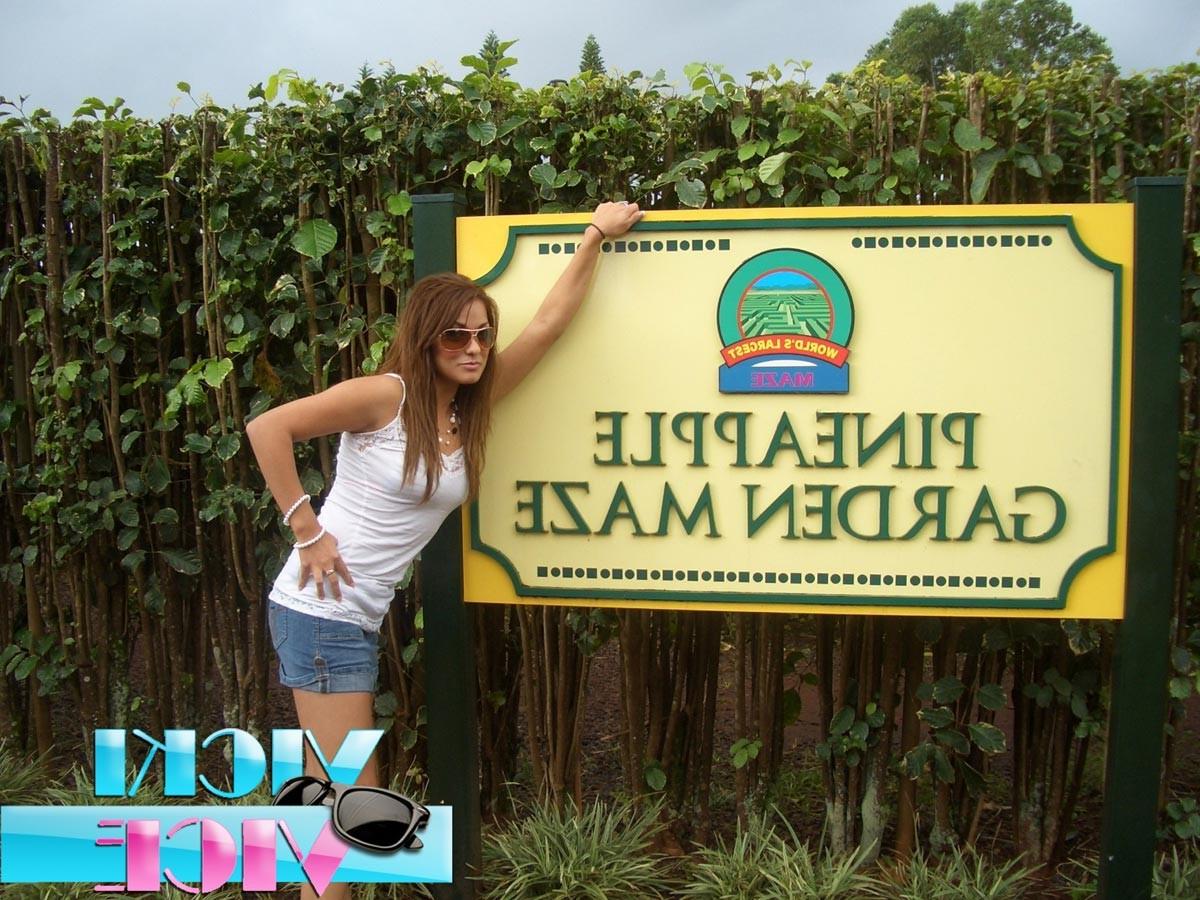 16P Candid vacation pics of teen girl