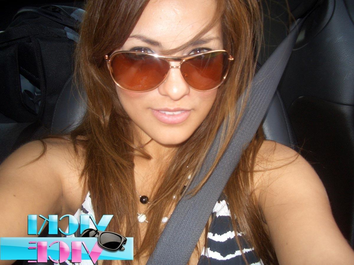 16P Candid vacation pics of teen girl