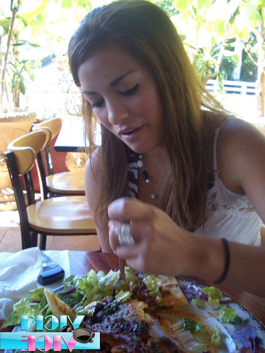 16P Candid vacation pics of teen girl