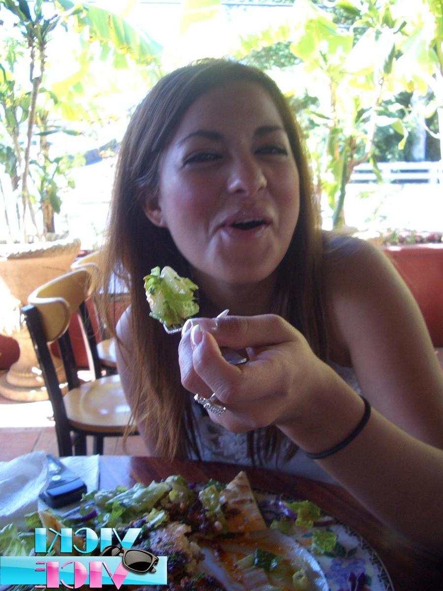 16P Candid vacation pics of teen girl
