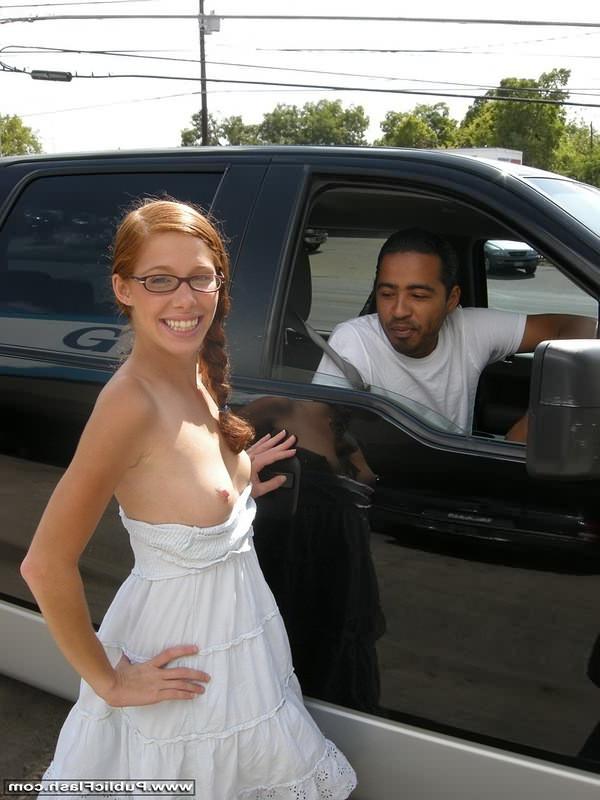 16P Redhead flasher drops her dress outdoors on street