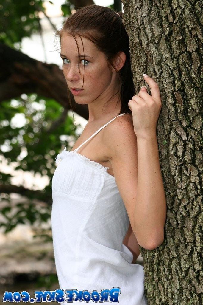 15P Teen slut flashing in the park