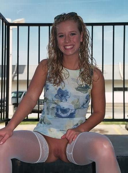 16P Naughty Blonde Flasher Bares Body Outdoors
