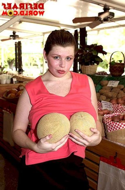 10P Babe flash her big tits and pussy outdoors
