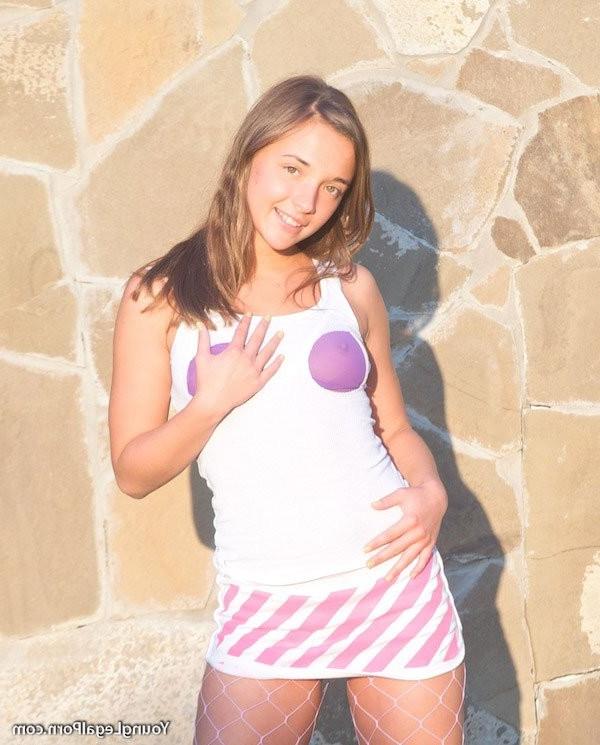 15P Young hottie stripping