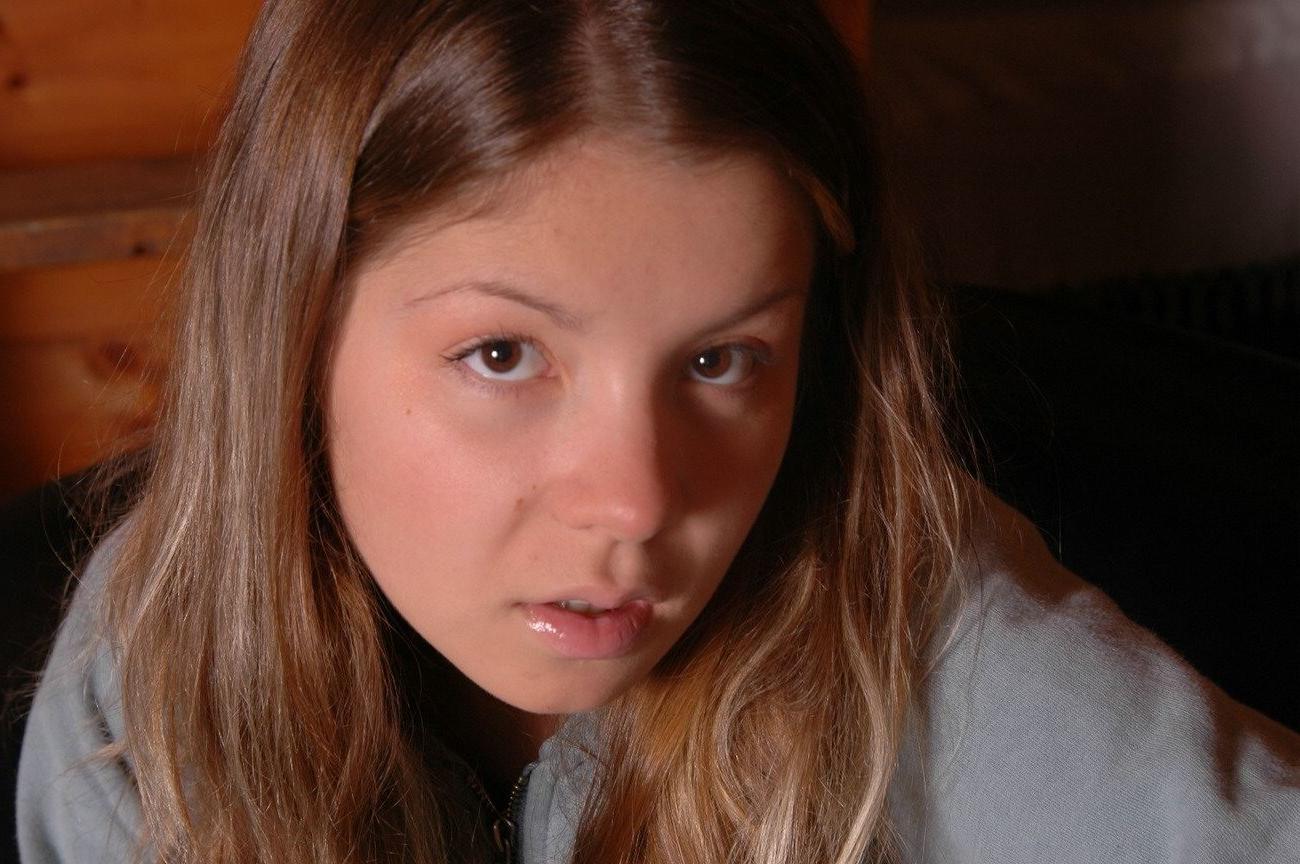 15P Young emily18 stripping down in a wooden house