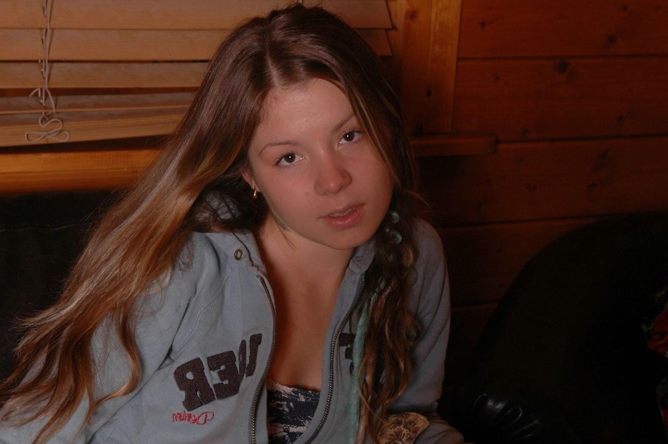 15P Young emily18 stripping down in a wooden house
