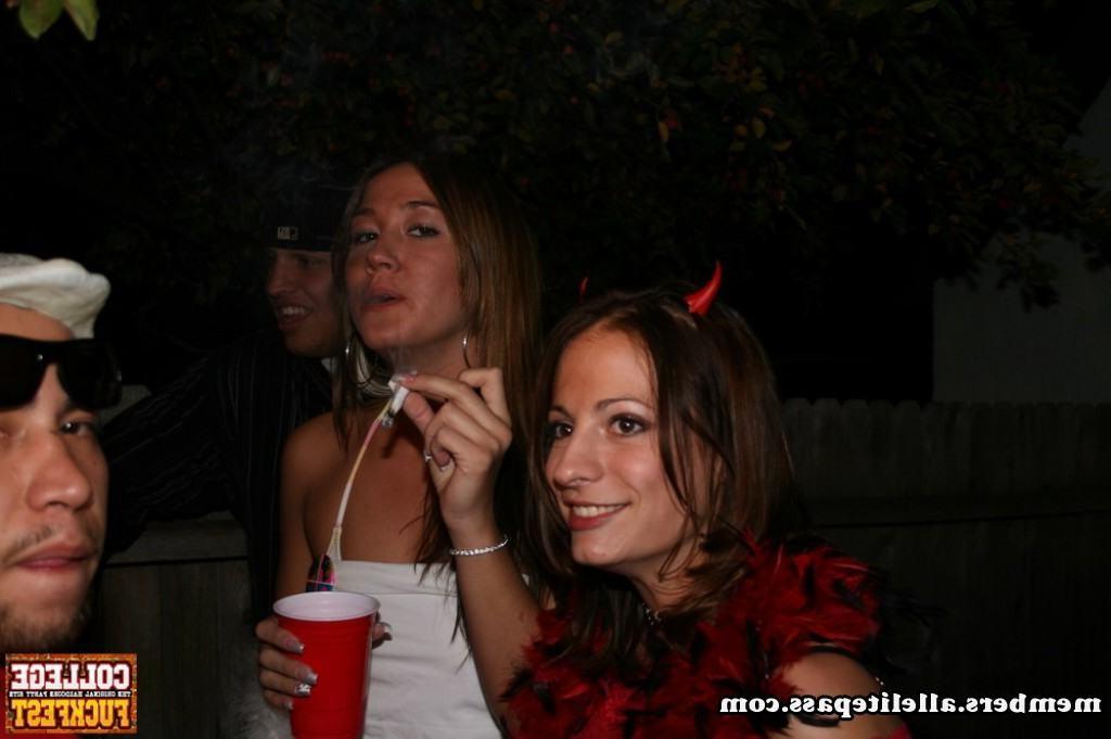 15P Homemade pix of drunk amateur college GFs partying and fucking