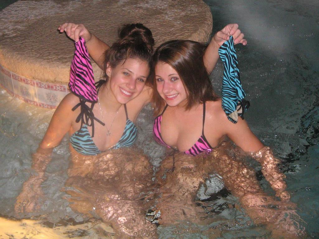 16P Real candid photos of wild amateur teens showing skin