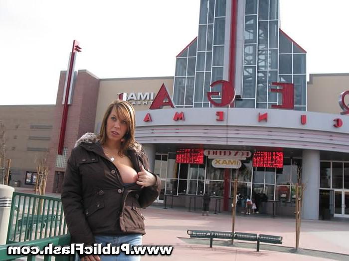 16P Busty Public Flasher Chick Bares Big Tits Outdoors