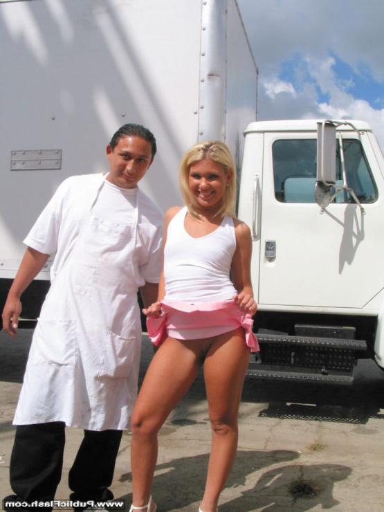 16P Cute Petite Flasher Goes Wild Baring All on the Streets of LA