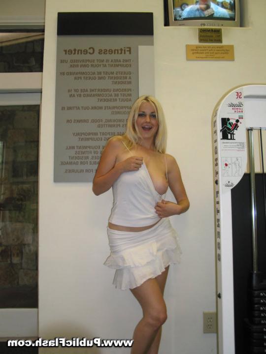 16P Busty Blonde Flashing Big Tits Ass n Pussy At Local Fitness Gym