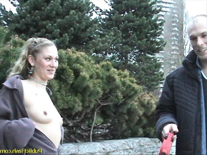 16P Formerly Shy Flasher Goes Big City Wild On Vancouver Water Front