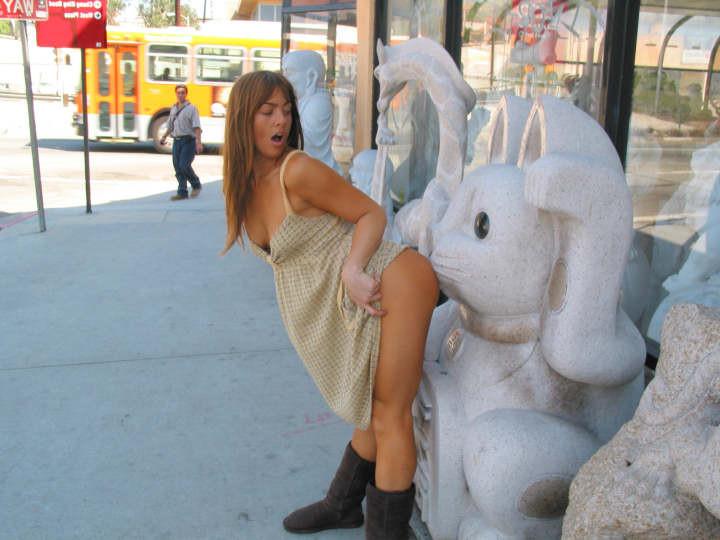 16P Leggy Ass Gash Flasher Fondles Statue in Chinatown