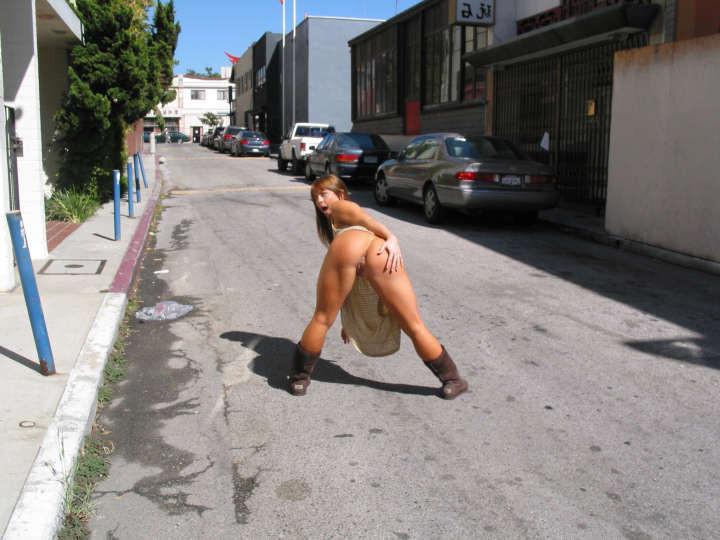 16P Leggy Ass Gash Flasher Fondles Statue in Chinatown