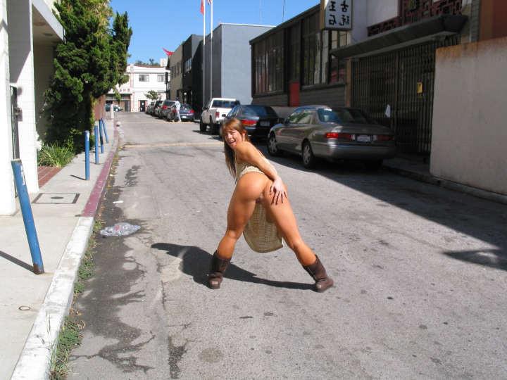 16P Leggy Ass Gash Flasher Fondles Statue in Chinatown