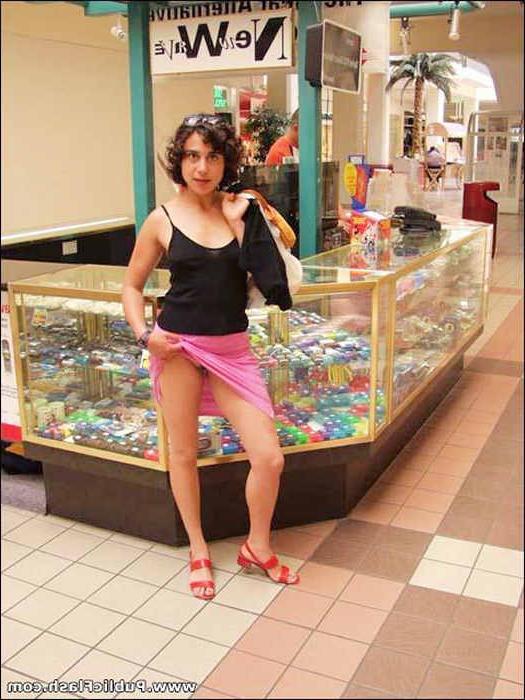 16P Hairy Pussy Upskirt Flasher Without Panties Flashing At The Mall