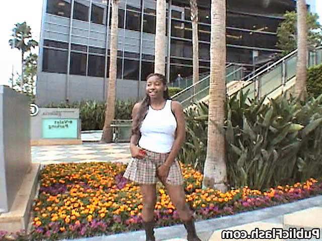 16P Big Black Boobs Flasher Outdoors on City Boulevard