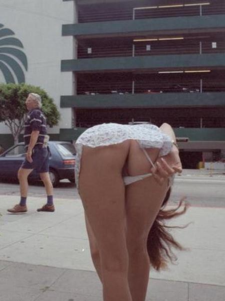 16P Downtown Pussy Flasher On Public Street