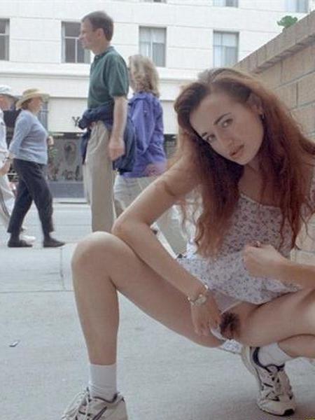 16P Downtown Pussy Flasher On Public Street